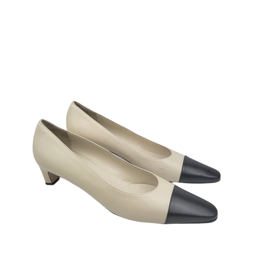 Vintage Ferragamo Two-tone Neutral Designer Pumps 10